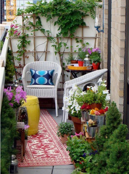 如何将阳台打造成精巧的小花园