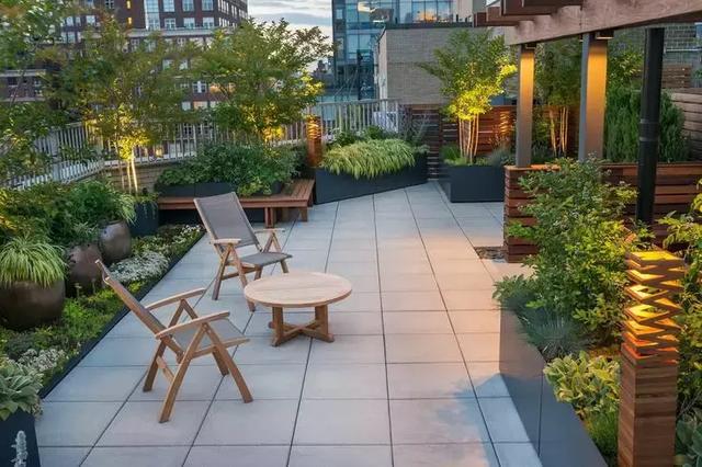 屋顶花园设计装修如何做好防水-花园洋房露台花园实景图-成都青望园林景观设计公司