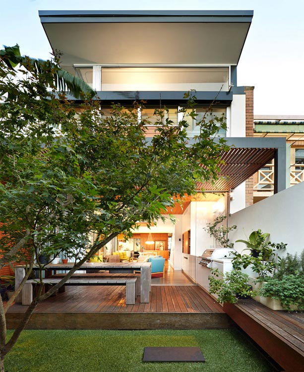 联排别墅现代简约风格花园实景图片-青望私家花园设计