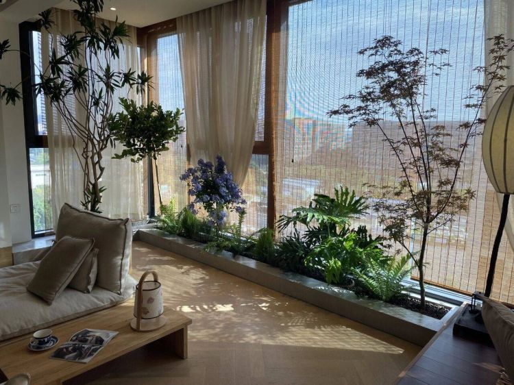 室内阳台绿植造景设计花卉鱼池-成都青望园林景观设计公司