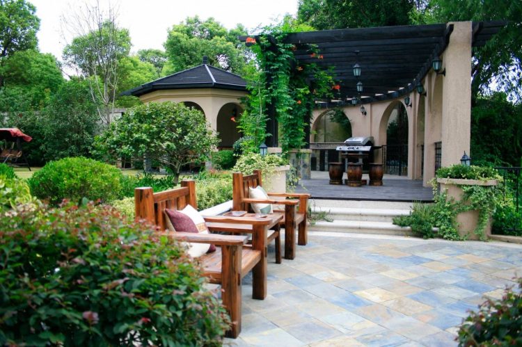 欧式别墅花园的装修风格实景图片-成都青望园林景观设计公司-1