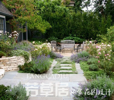 英式别墅花园实景图_成都别墅花园装修设计